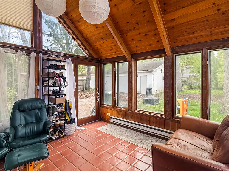 745 Greenview Pl — Photo 9
