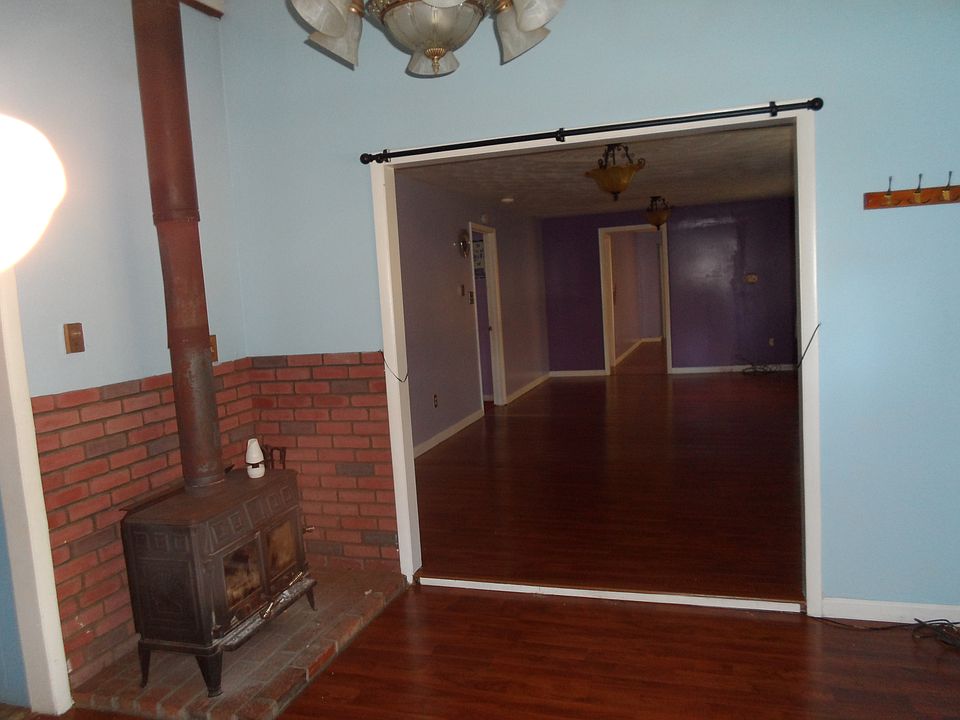 2nd image of 433 Brockway Rd