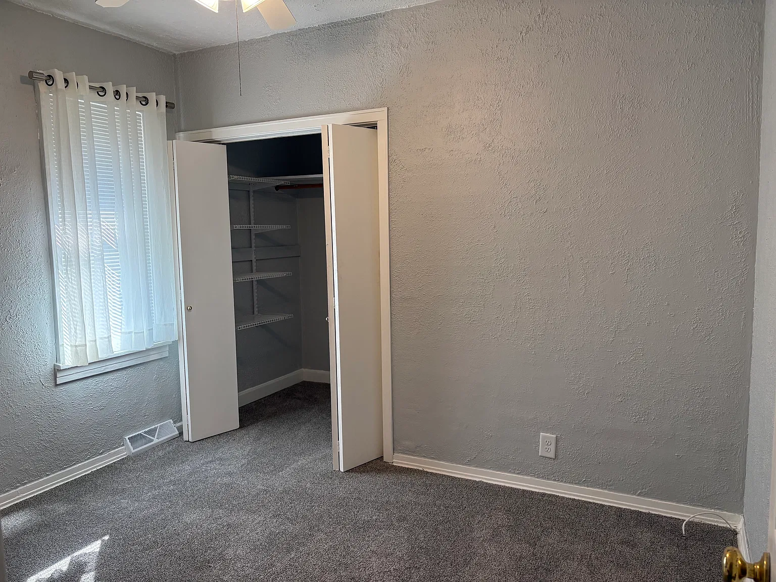 3 bed, 1.5 bath, 1084 sqft, $1,900 — Photo 3