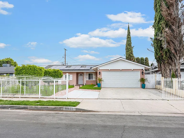 19033 Napa St — Photo 15