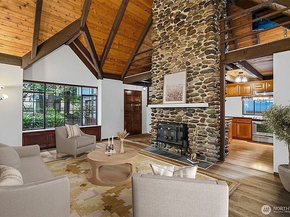 3rd image of 16719 1st Avenue SE