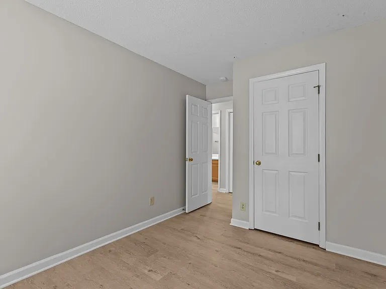 4504 Liverpool Ln — Photo 25