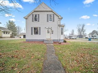 297 S Sycamore St, El Paso, IL 61738
