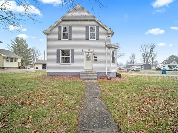 297 S Sycamore St, El Paso, IL 61738