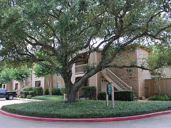 2nd image of 1311 Antoine Dr APT 275