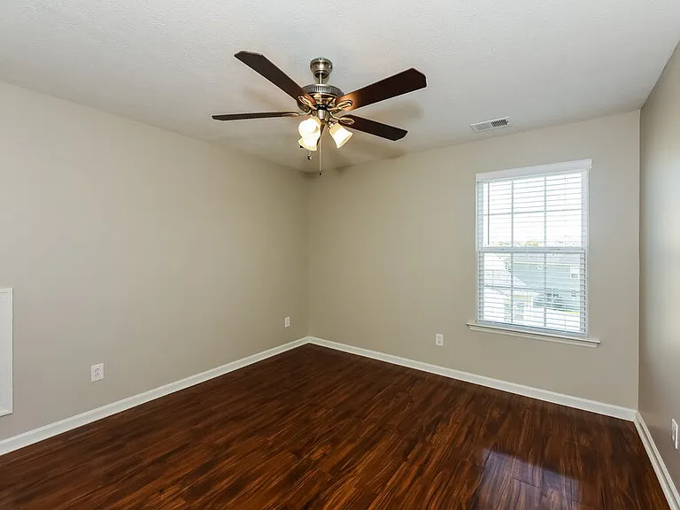 817 Sandworth Cv — Photo 12