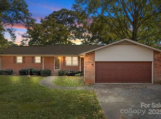 127 Edgeway Rd, Mooresville, NC 28117