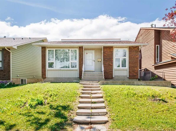 1111 N Berkley Dr NW, Calgary, AB T3K 1S6