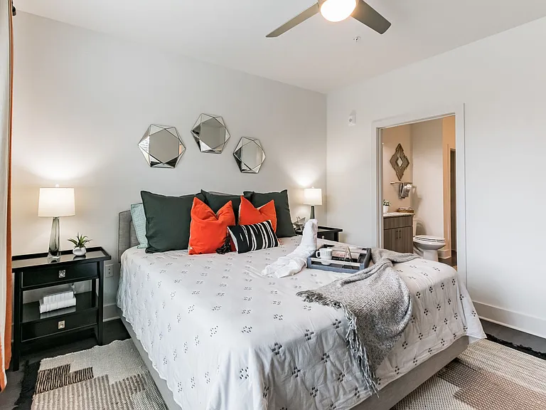 Primary Bedroom, Queen Size Bed