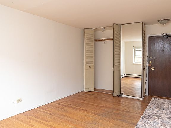 5th image of 535 W Briar Pl APT 458