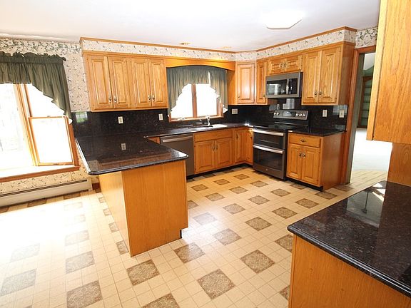 2nd image of 18 Heritage Ln