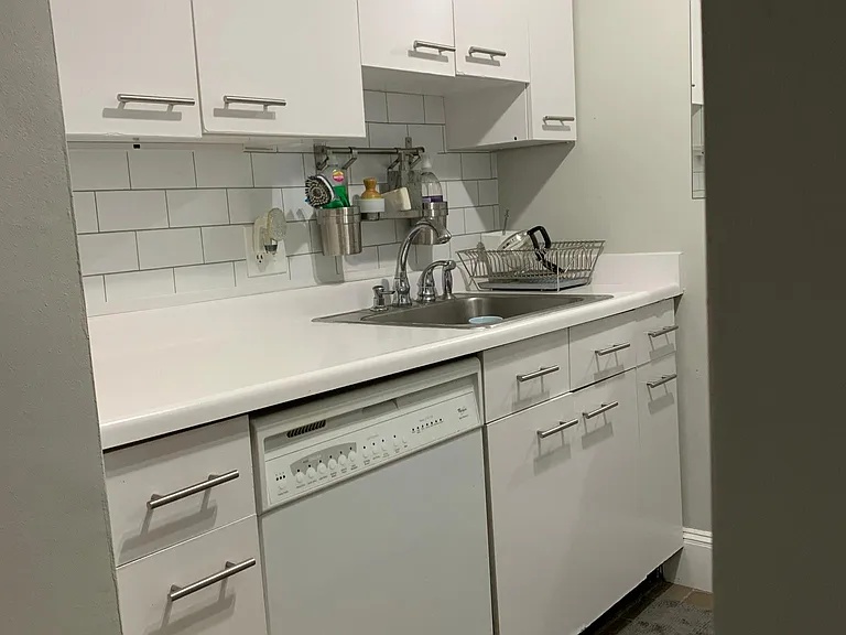 42 W Newton St #B3 — Photo 10