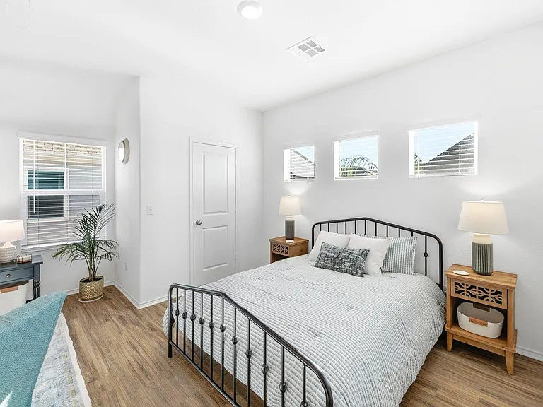 160 Rioja Garage Apartment Kyle Ter #GARAGE — Photo 19