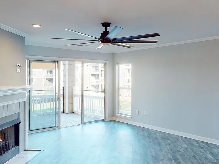 1105 Torrence Cir — Photo 14
