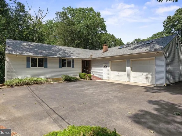 51 Oak Ln, New Egypt, NJ 08533