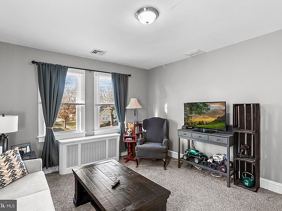 5th image of 252 Rhoads Ave