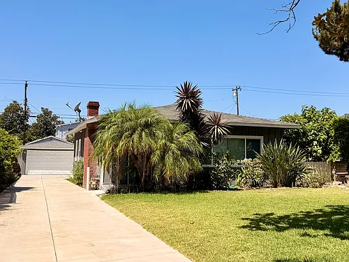131 N Vega St Photo 1