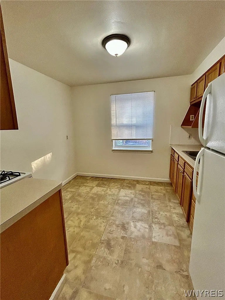 2 bed, 1.0 bath, 81039 sqft, $1,050 — Photo 4