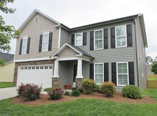 1654 Crestlawn Trl, Pfafftown, NC 27040