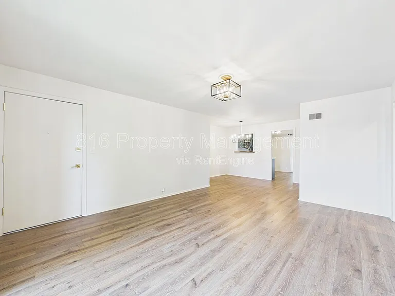 439 W 104th St — Photo 3