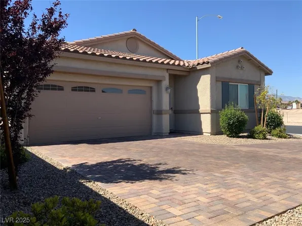 5668 Redwood St, Spring Valley, NV 89118
