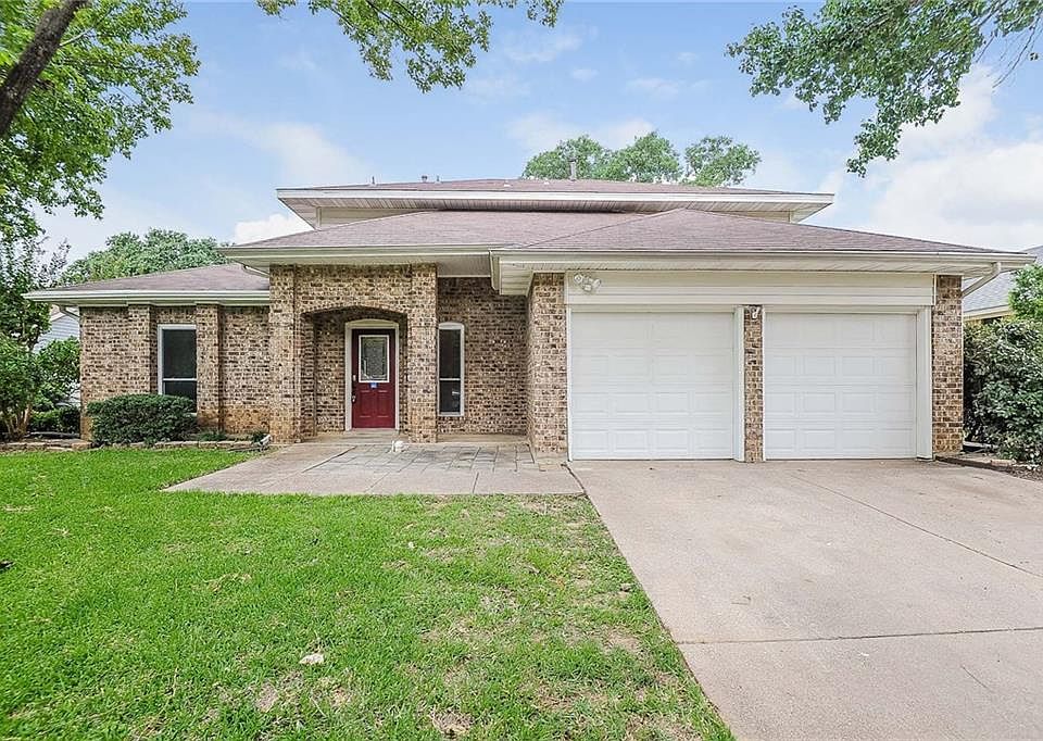1st image of 704 Tanbark Dr