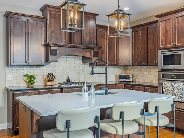 16899 E Lake Dr, Lakeville, MN 55044