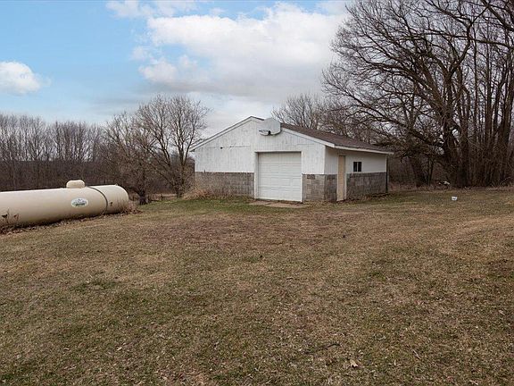 3rd image of 3070 County Rd E
