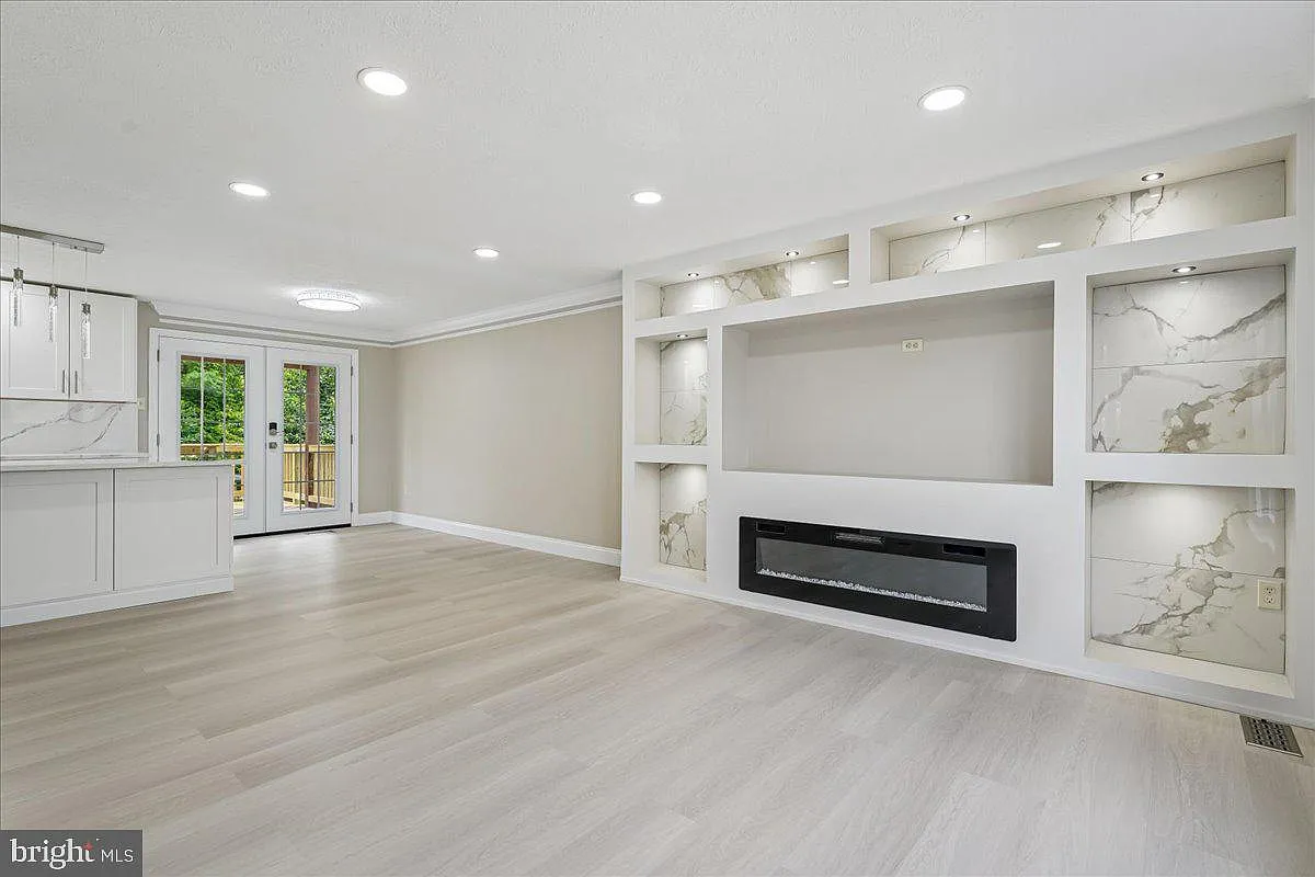 5 bed, 3.5 bath, 2028 sqft, $3,500 — Photo 4