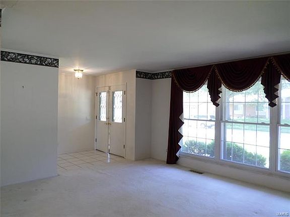 4th image of 2835 Firelight Dr