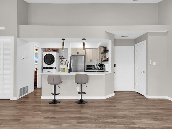 5th image of 940 Acapulco Ct