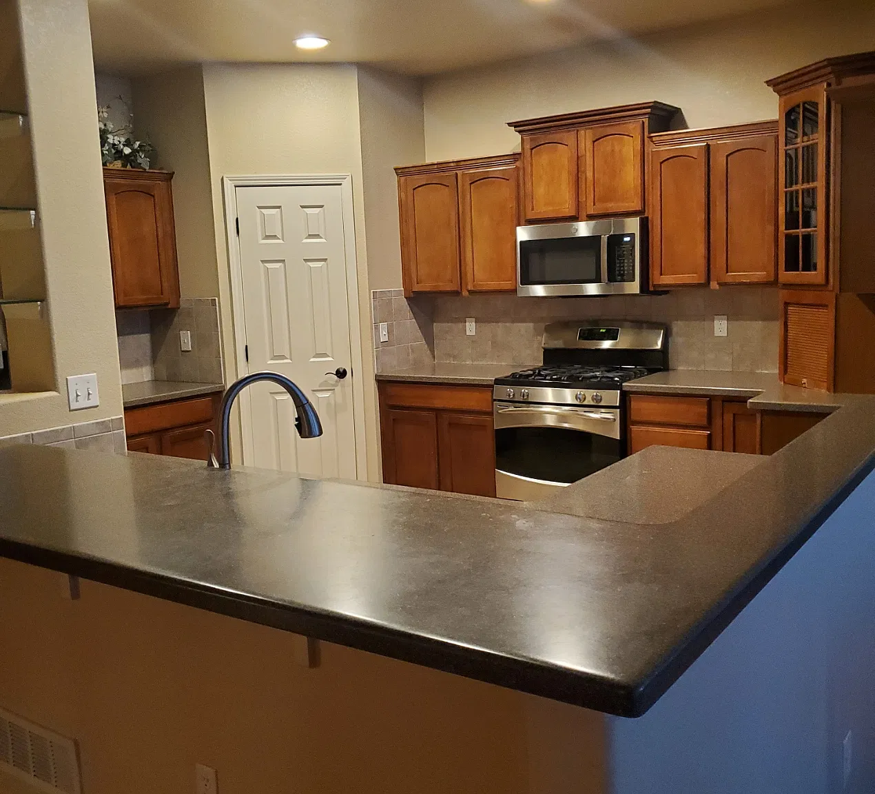 4 bed, 3160 sqft, $2,800 — Photo 2