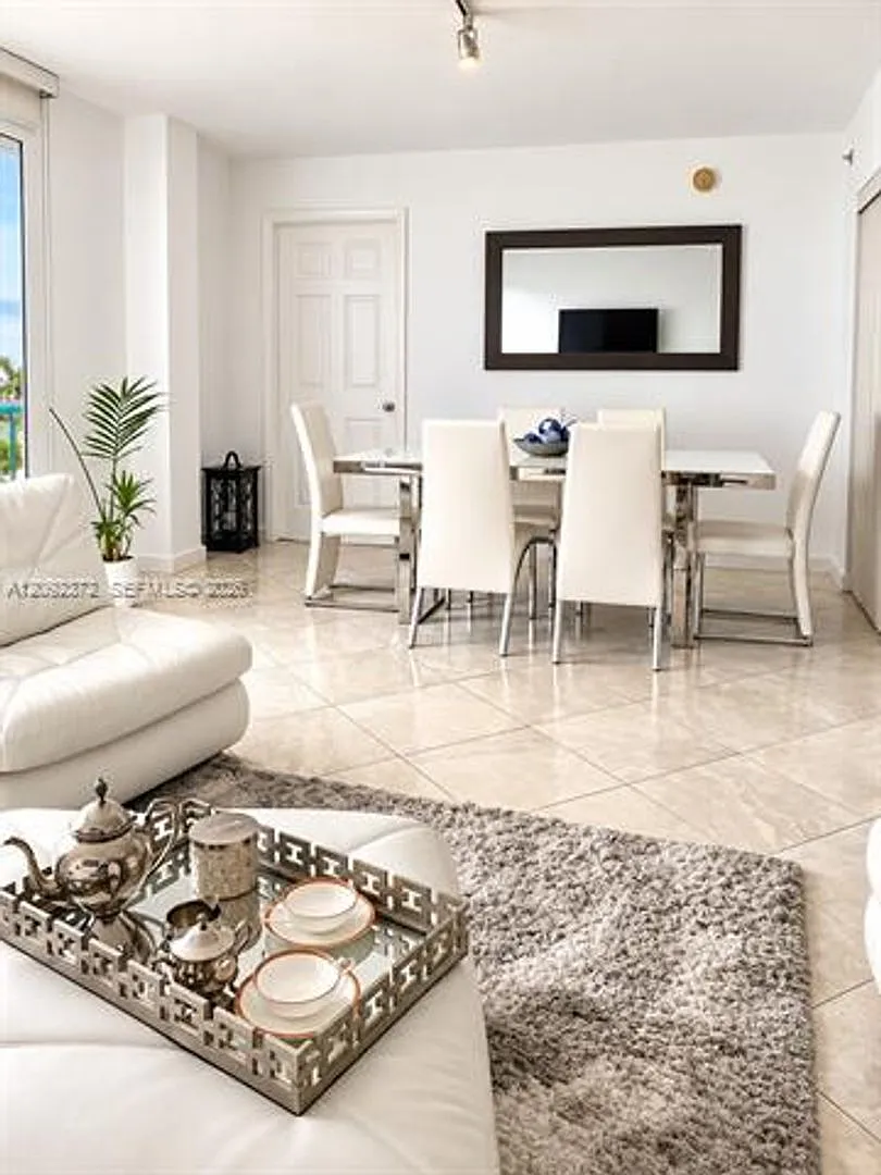 9195 Collins Avenue Cu — Photo 2