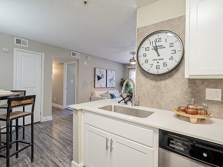 Sterling Point Apartment Homes — Photo 40