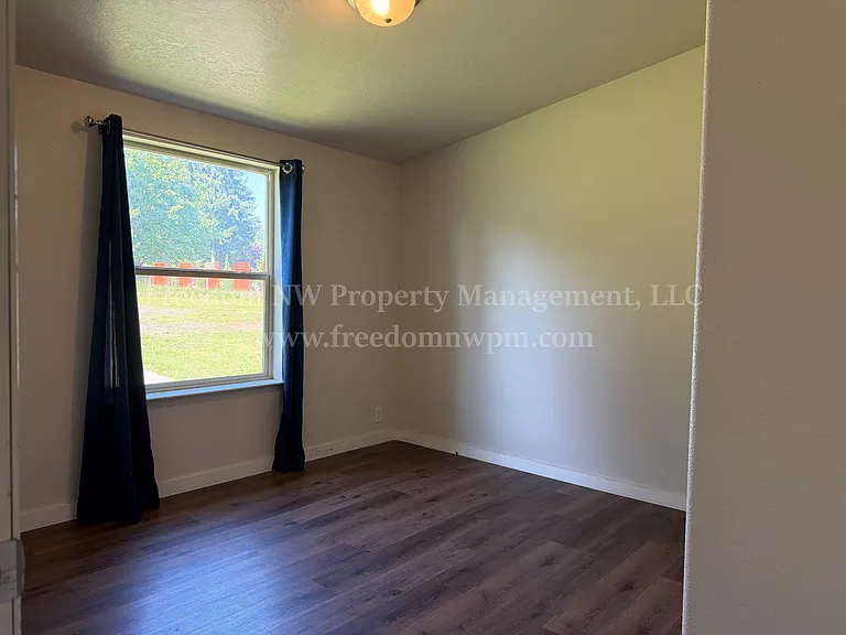 1411 SE Fireweed Rd — Photo 10