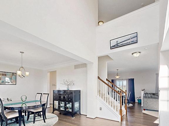 4th image of 38 Mumford Ln