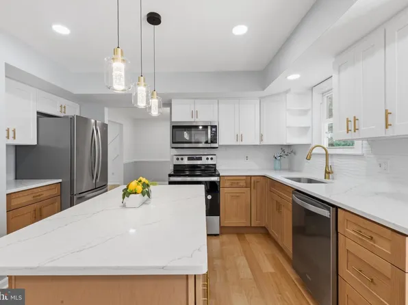 2461 Pine Cone Rd, Warrington, PA 18976