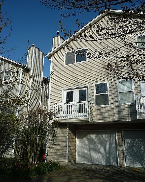 Outside front w/ driveway