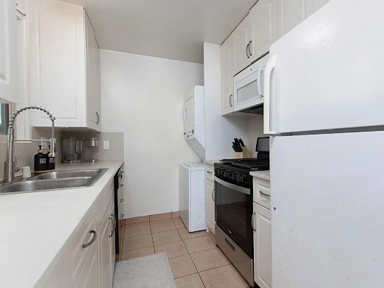 725 Santa Barbara Pl — Photo 22