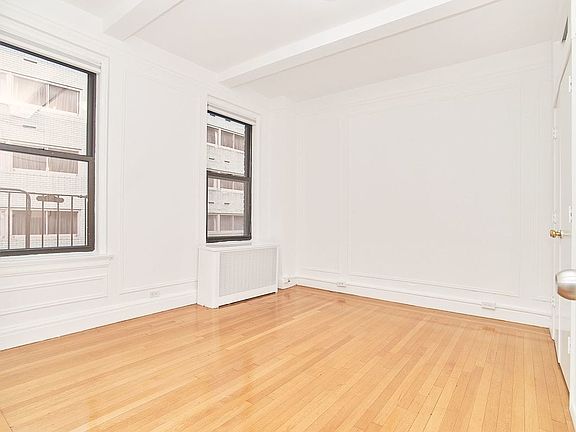 5th image of 135 E 50th St APT 5H