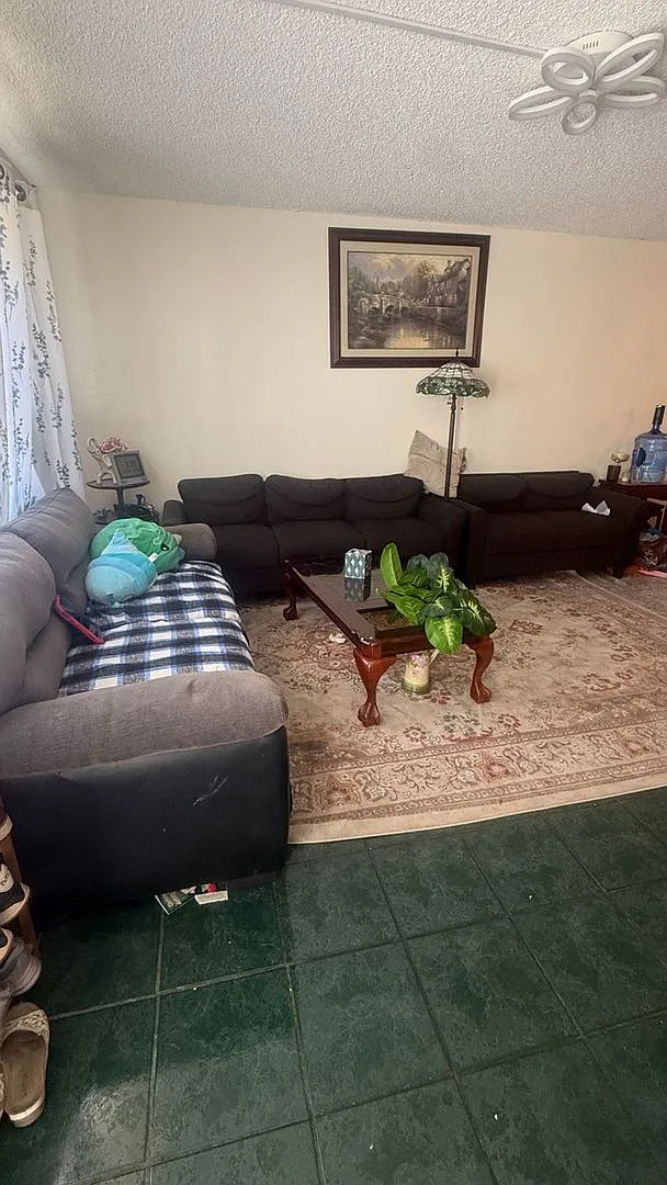 Charming 3br Town House. In North Hills — Photo 3