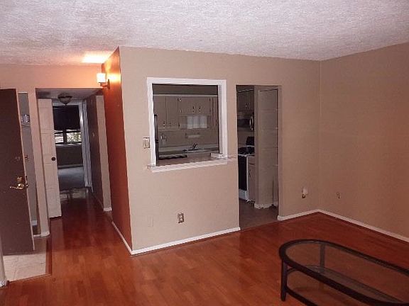 4th image of 293 Shawmont Ave