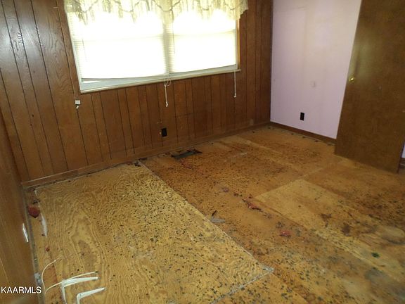 5th image of 2512 Seymour Ave
