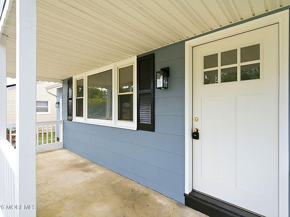 4th image of 212 Twin Lakes Boulevard