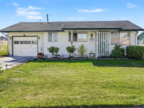1306 Hampton Way, Woodburn, OR 97071