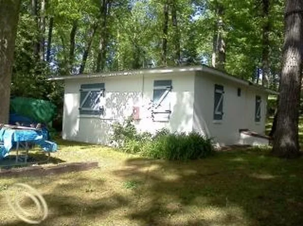 1718 Hayes Ave, Ortonville, MI 48462