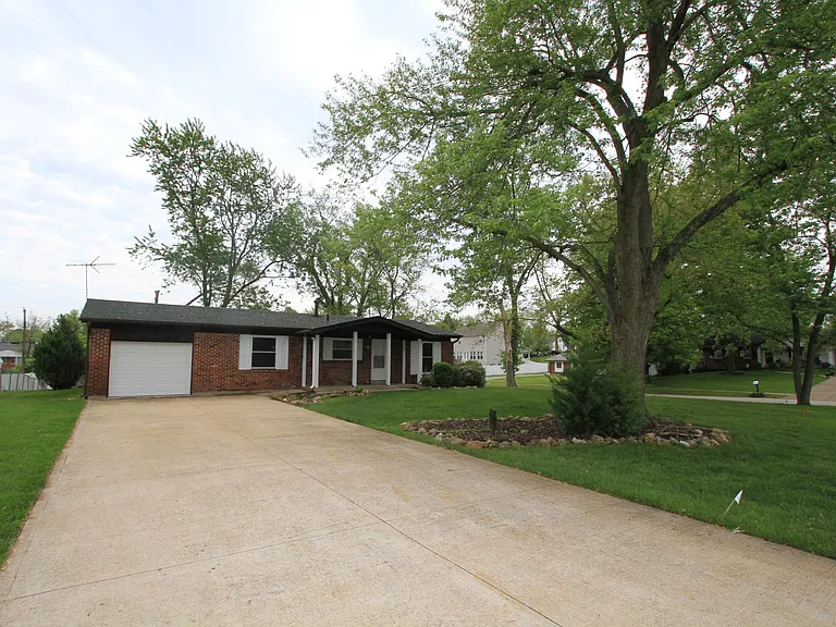 238 Saint Marys Dr — Photo 1