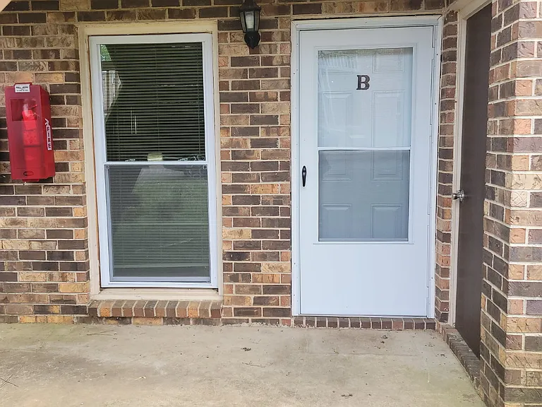 1502 Barrington Rd NW #B — Photo 3