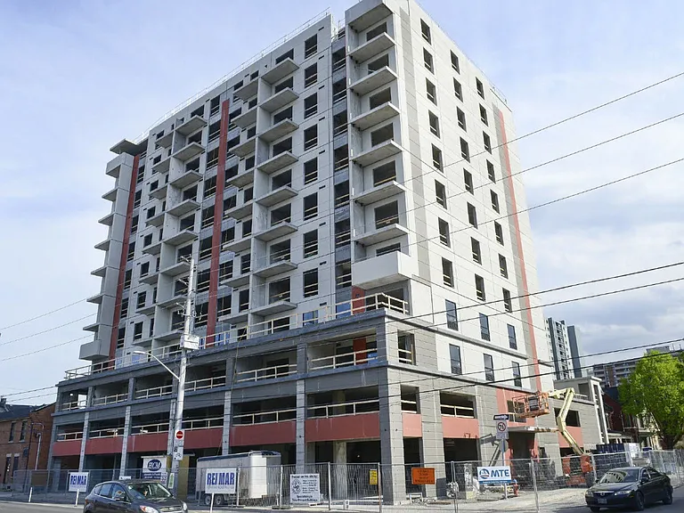 220 Cannon St E — Photo 8
