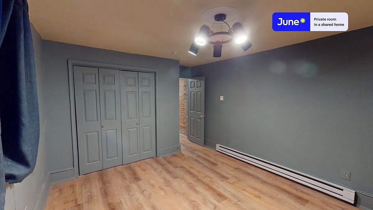 Queen bedroom in 5 bed/2 bath home in Columbia Heights #337 C — Photo 2